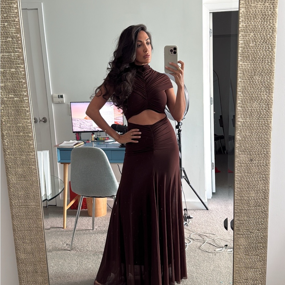 Elegant Brown Maxi Dress with Cutout Detail - Picture 3 of 5